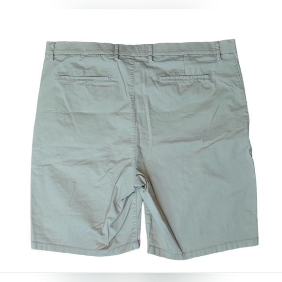 Men's Old Navy Ultimate Tech Slim Light Khaki Shorts Size 40 Waist Built-in Flex - Picture 2 of 4